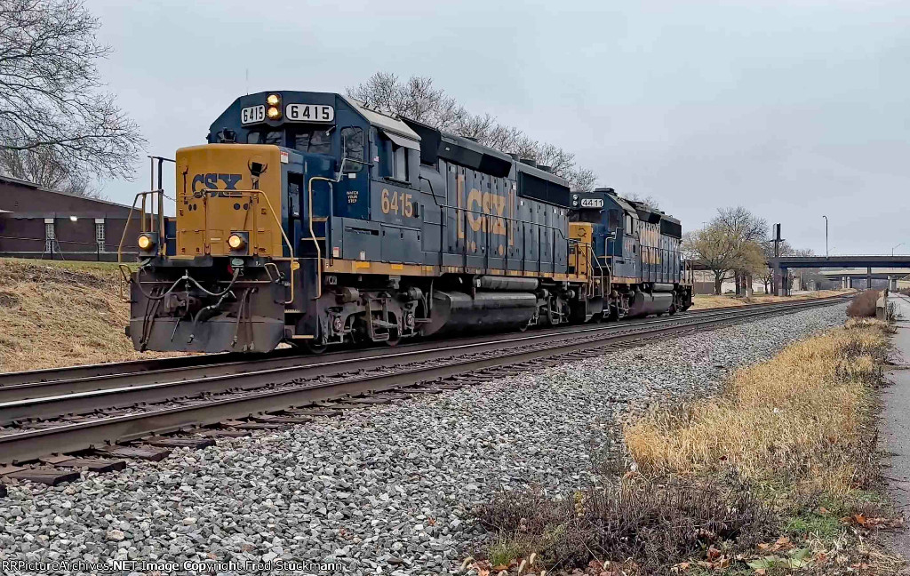 CSX 6415 leads L320 east,